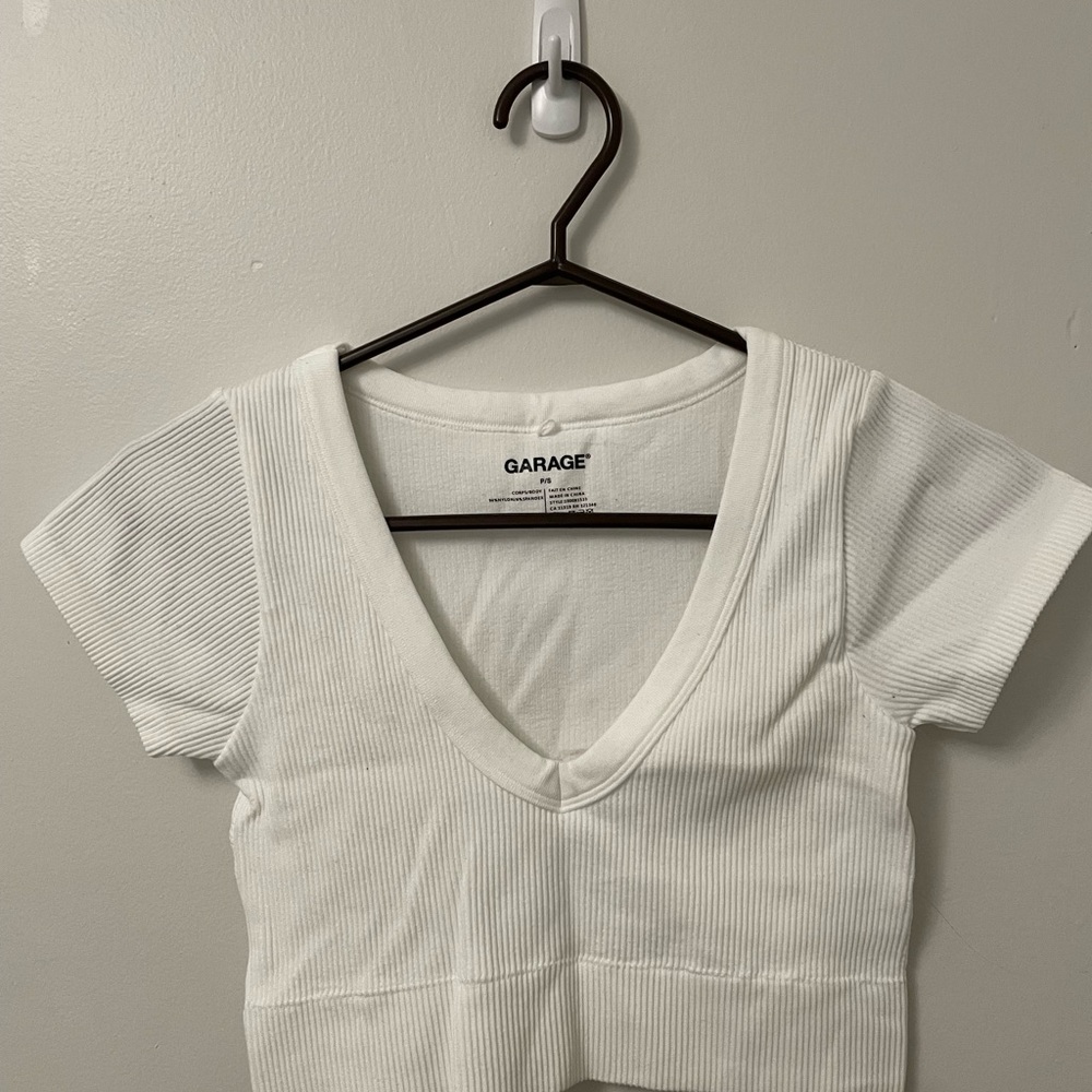 Garage White Ribbed V-Neck Short Sleeve Crop Top